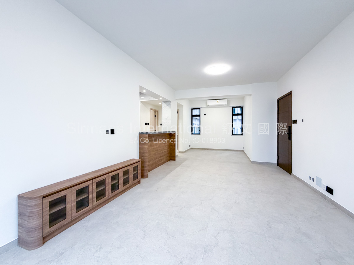 Spacious, modern, empty living area